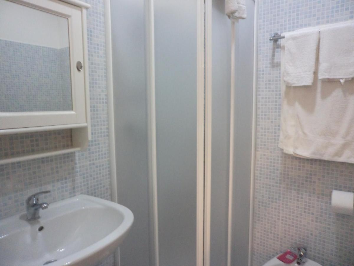 B&B Dimora Di Traiano Terracina Exteriör bild