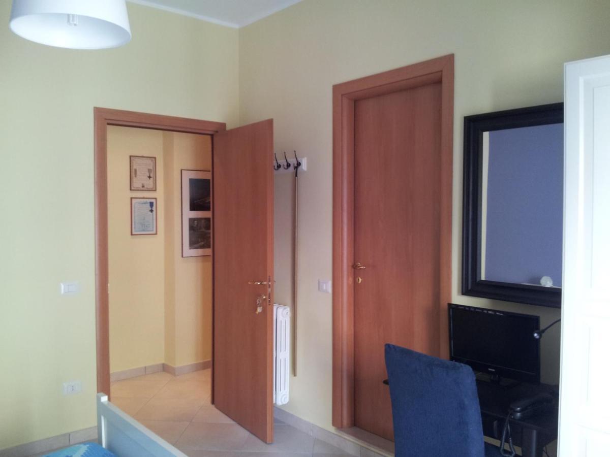 B&B Dimora Di Traiano Terracina Exteriör bild
